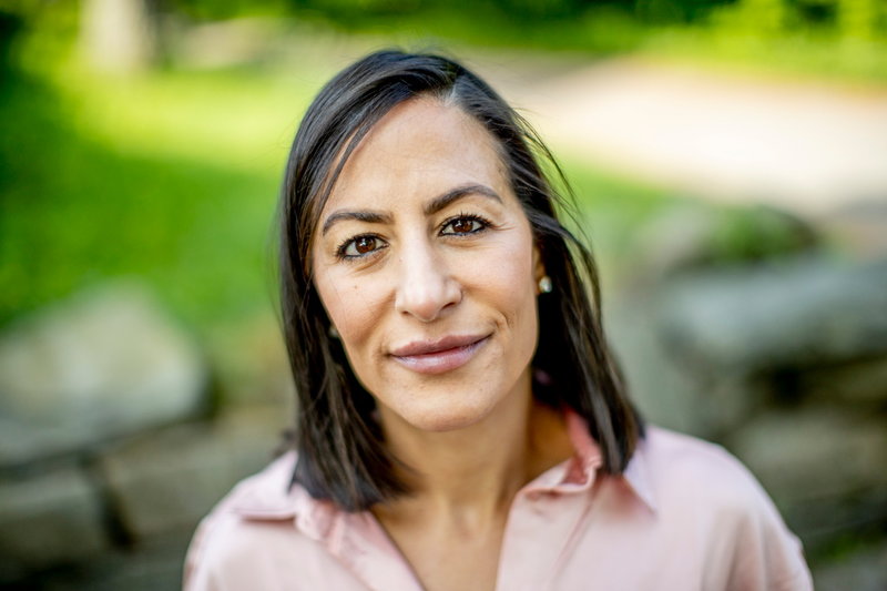 'Man kan inte bära med sig ett trauma resten av livet och se sig som ett offer, det hjälper inte. Man behöver inte alltid förlåta personerna, men man behöver förlåta situationen och förstå den', säger Hanna Saadi om hur hon klarade av att gå vidare.