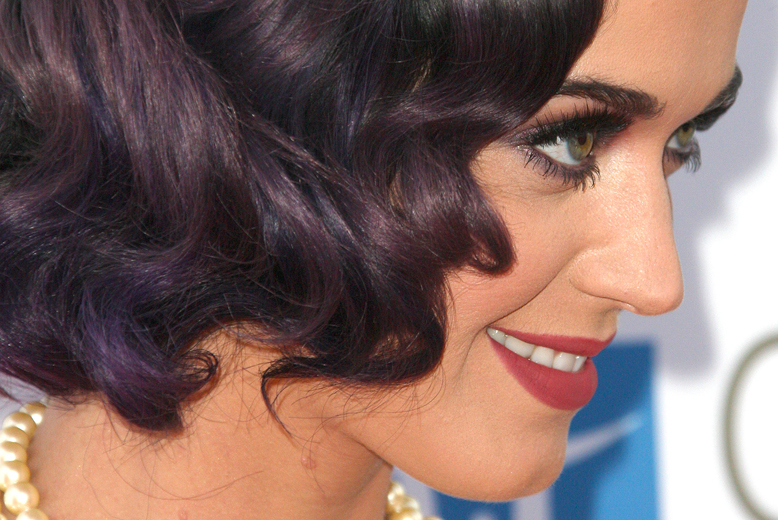 Katy Perry har också en hangup med sin chaufför. När hon var på turné i USA år 2011 var ett av kraven att hennes chaufför inte fick "prata med henne och inte heller titta på Katy genom spegeln i förarsätet eller via backspeglarna". 