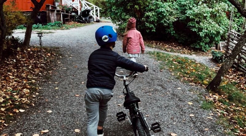 Isabella Löwengrips små knoddar påväg ut på lek Isabella Löwengrips små knoddar påväg ut på lek