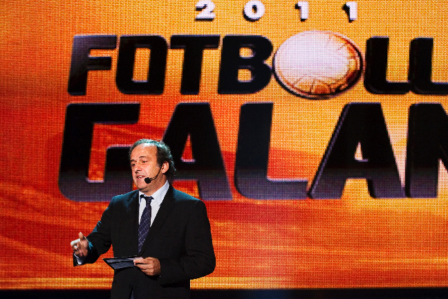 Michel Platini delade ut ett pris. Michel Platini delade ut ett pris.