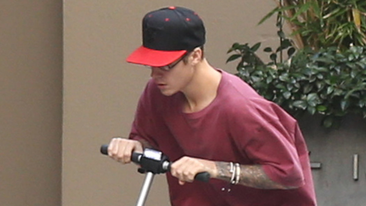 Bieber svängde runt i Beverly Hills. 