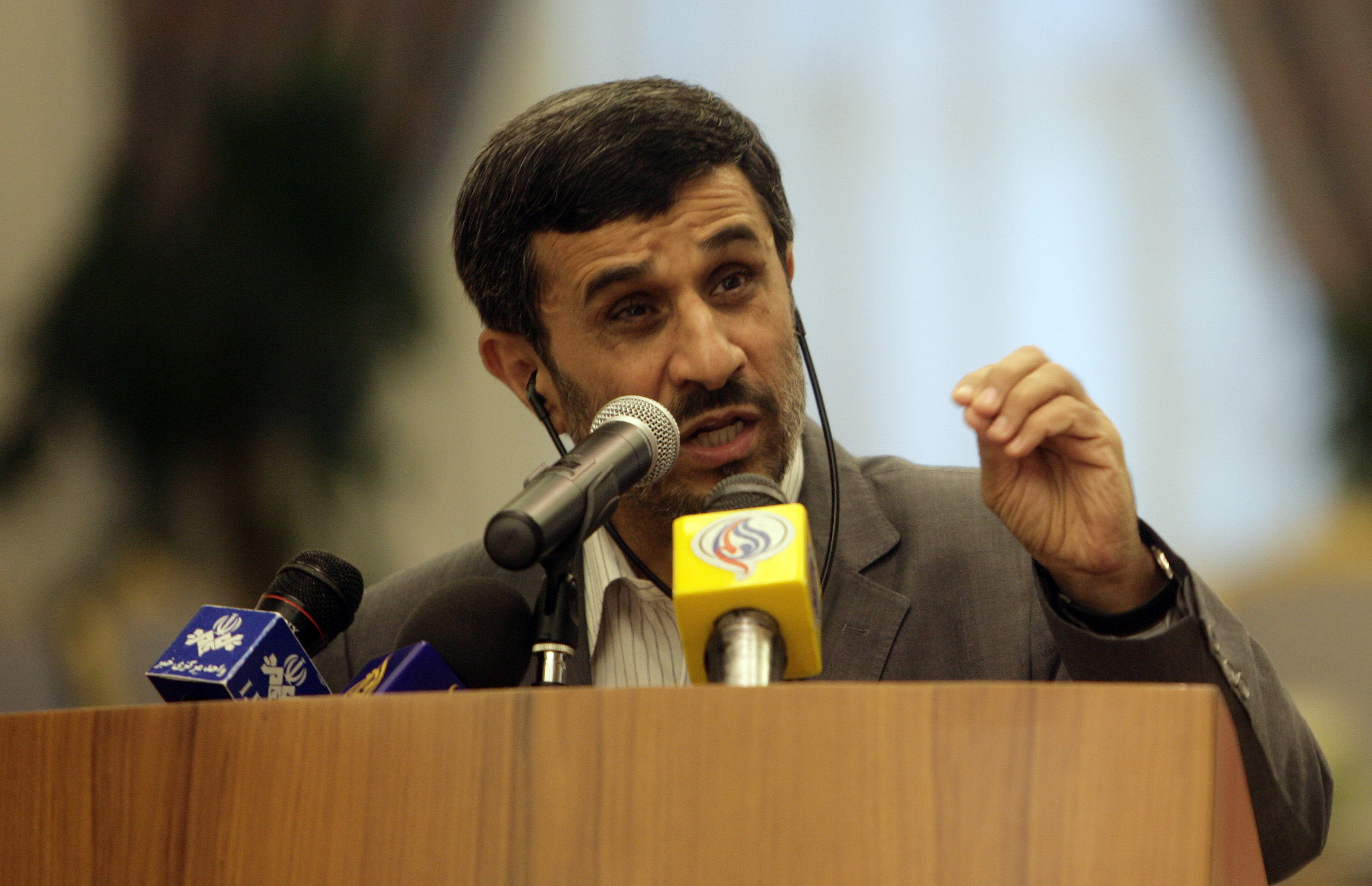 ... Irans president, Mahmoud Ahmadinejad. För att han förnekar förintelsen och...