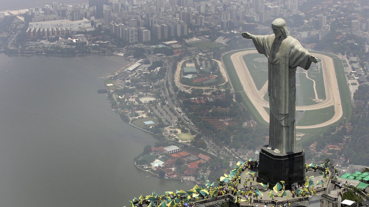 Rio de Janeiro inför tre helgdagar under fotbolls-VM.