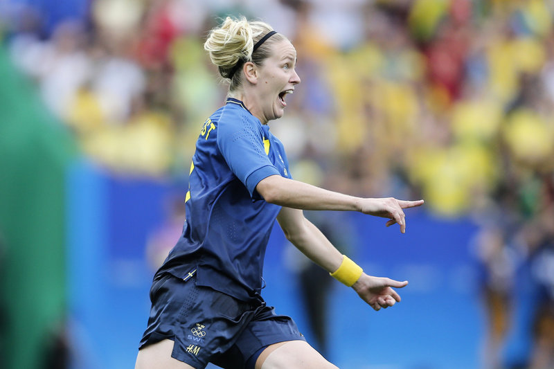Så här såg det ut när Lisa Dahlkvist precis skickat Sverige till OS-final, och fått tyst på 70 000 åskådare på Maracanã. Arkivbild.