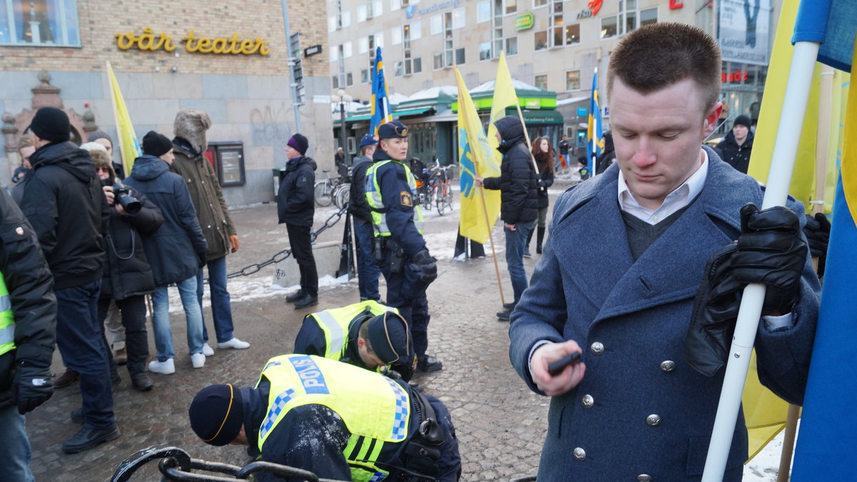 SDU:s andre vice ordförande Jonas Andersson (i förgrunden) på demonstration på Medborgarplatsen.