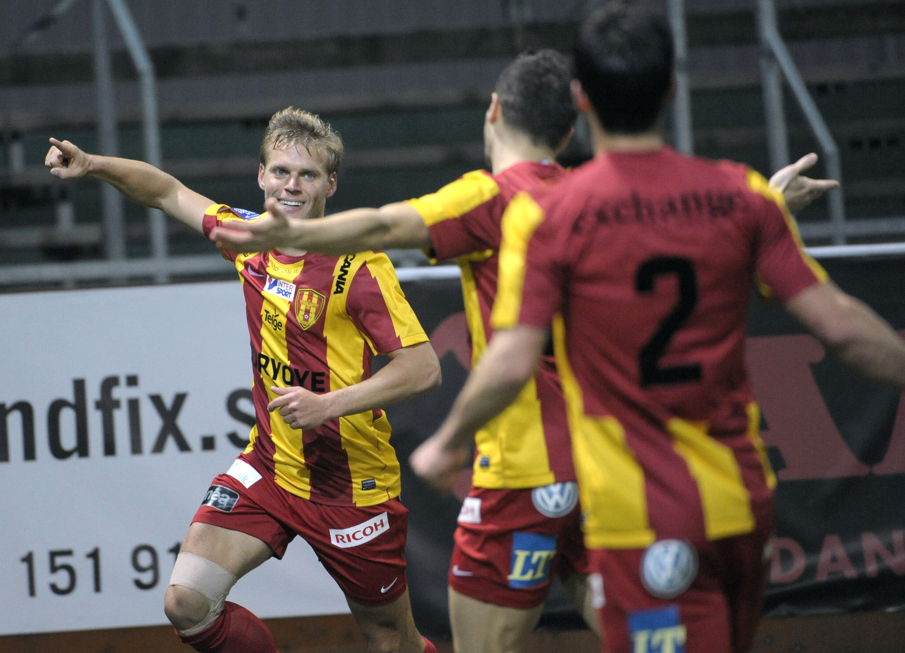 Johan Arneng nickade in 2-1-målet.