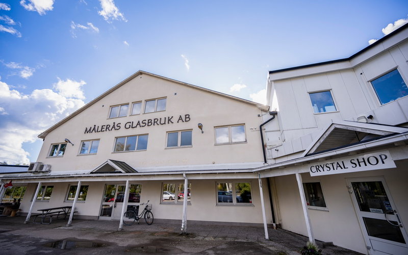Målerås glasbruk i oktobersol 2022.