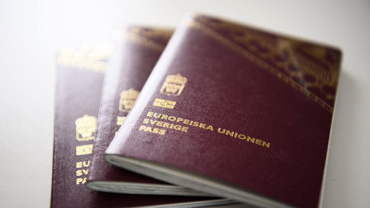 Mängder av svenskar har fått vänta i månader för att kunna få nytt pass. Arkivbild.