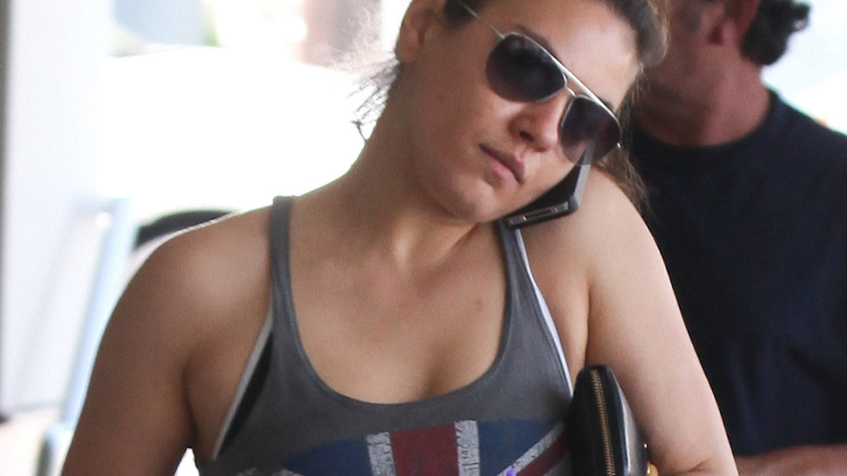 Mila Kunis har gått upp i vikt inför en filmroll. Doucheaktiga Ashton är inte direkt stormförtjust. 