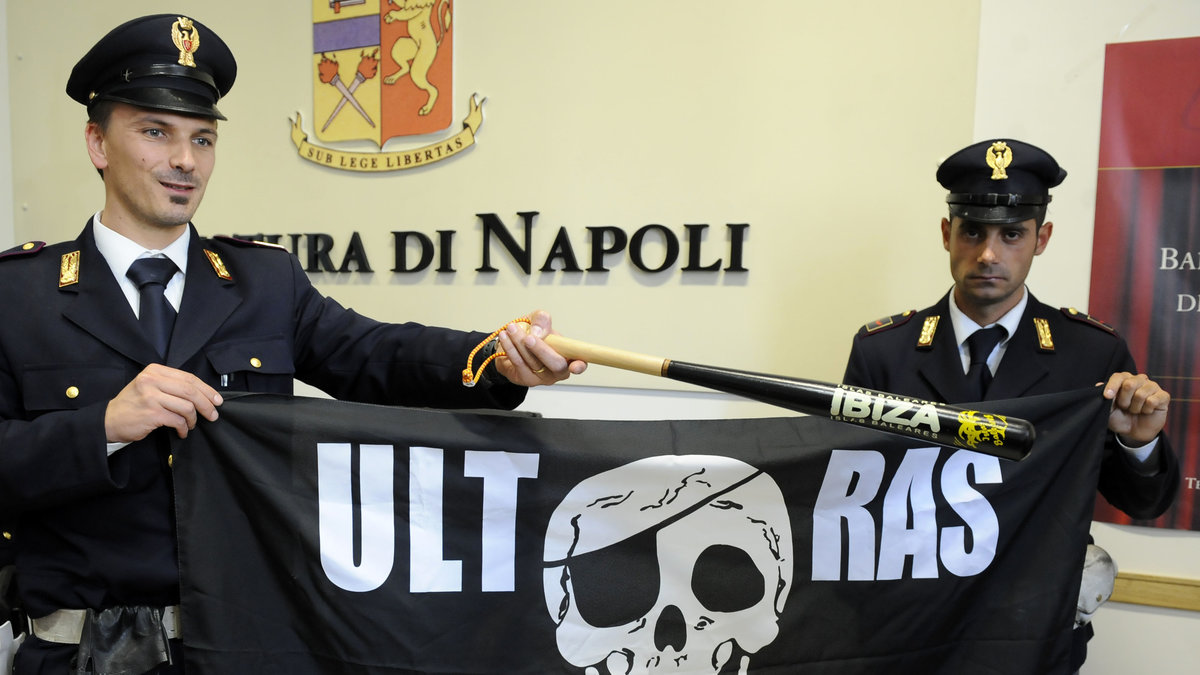 När Napoli mötte Liverpool 2010 arresterades flera Napolifans efter att bråk uppstått mellan lagens supportrar.