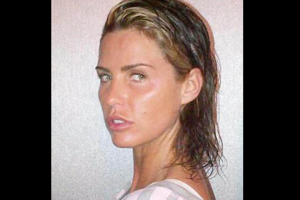 Katie Price twittrar att hon älskar sin naturliga stil efter att hon tagit ut sina exstensions ur håret. Att alla båda prova. Sedan kallar Ms sillikon sig för Ms Naturell. Katie Price twittrar att hon älskar sin naturliga stil efter att hon tagit ut sina exstensions ur håret. Att alla båda prova. Sedan kallar Ms sillikon sig för Ms Naturell.
