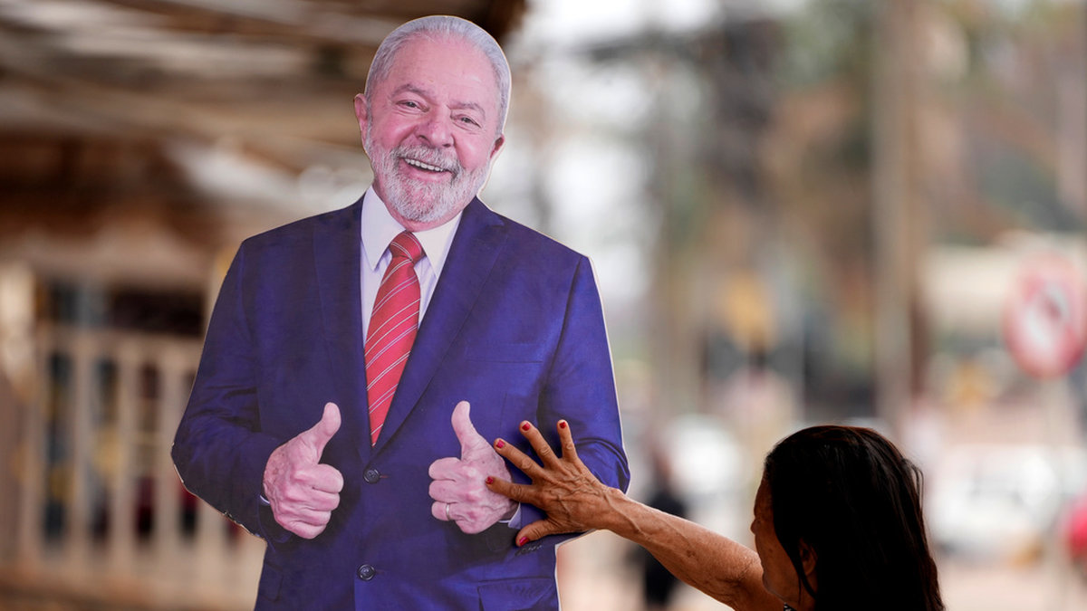En utklippt Lula da Silva-figur i naturlig storlek i Brasilia, Brasiliens huvudstad.
