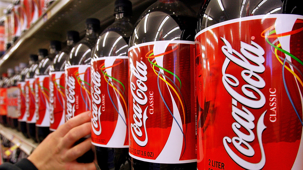 En tvålitersflaska av Coca-Cola kostar endast 7 kronor i Indien. I Sidney kostar samma flaska 24 kronor. 