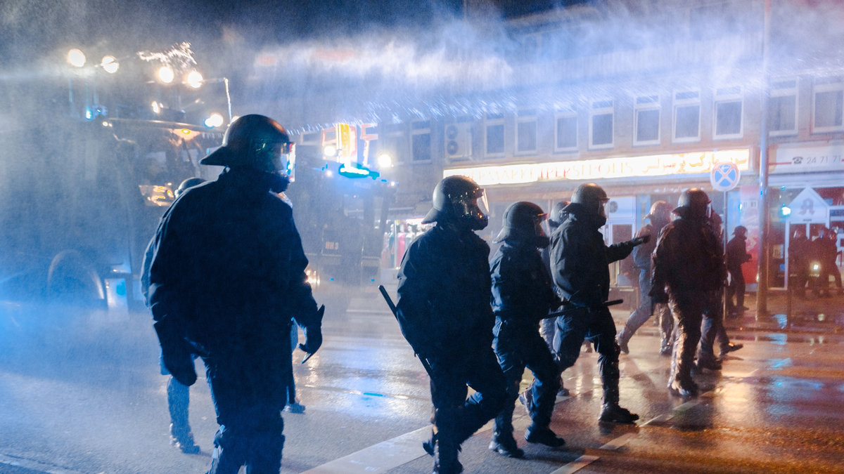 Berlin. Polisen förbereder sig på sammandrabbningar. 