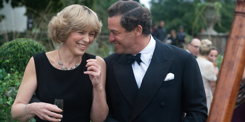 Olivia Williams som Camilla Parker-Bowles och Dominic West som prins Charles i 'The crown'. Pressbild.