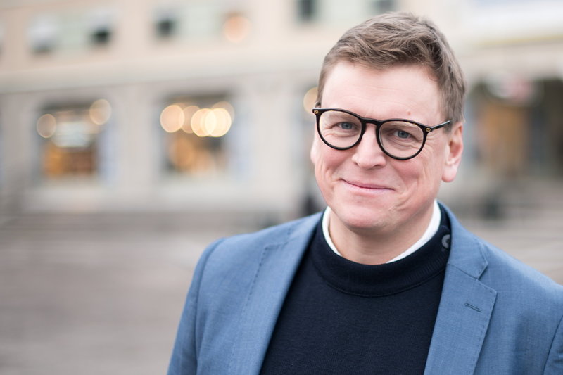 Många flyktingar befinner sig fortfarande i en akut krisreaktion och är inte är mottagliga för behandling for sina psykiska trauman när de nyligen kommit till Sverige, berättar Karl Torring, chef vid Röda Korsets behandlingscenter i Stockholm.