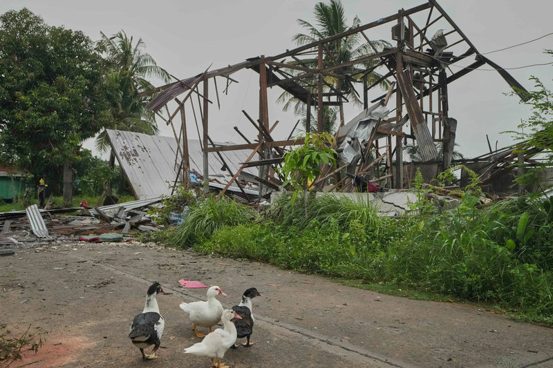 Ett skadat hus efter artillerield i Surinprovinsen i nordöstra Thailand.