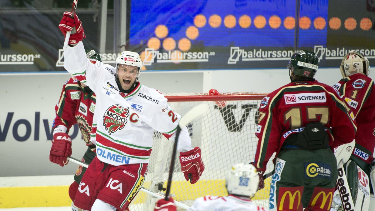 Niklas Sundström såg länge ut att ha avgjort matchen med sina två mål i första perioden.