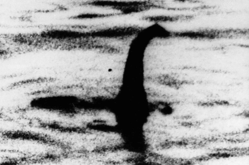 Det suddiga fotot som länge påstods föreställa Loch Ness-odjuret i Skottland avslöjades senare vara en bluff. Arkivbild.