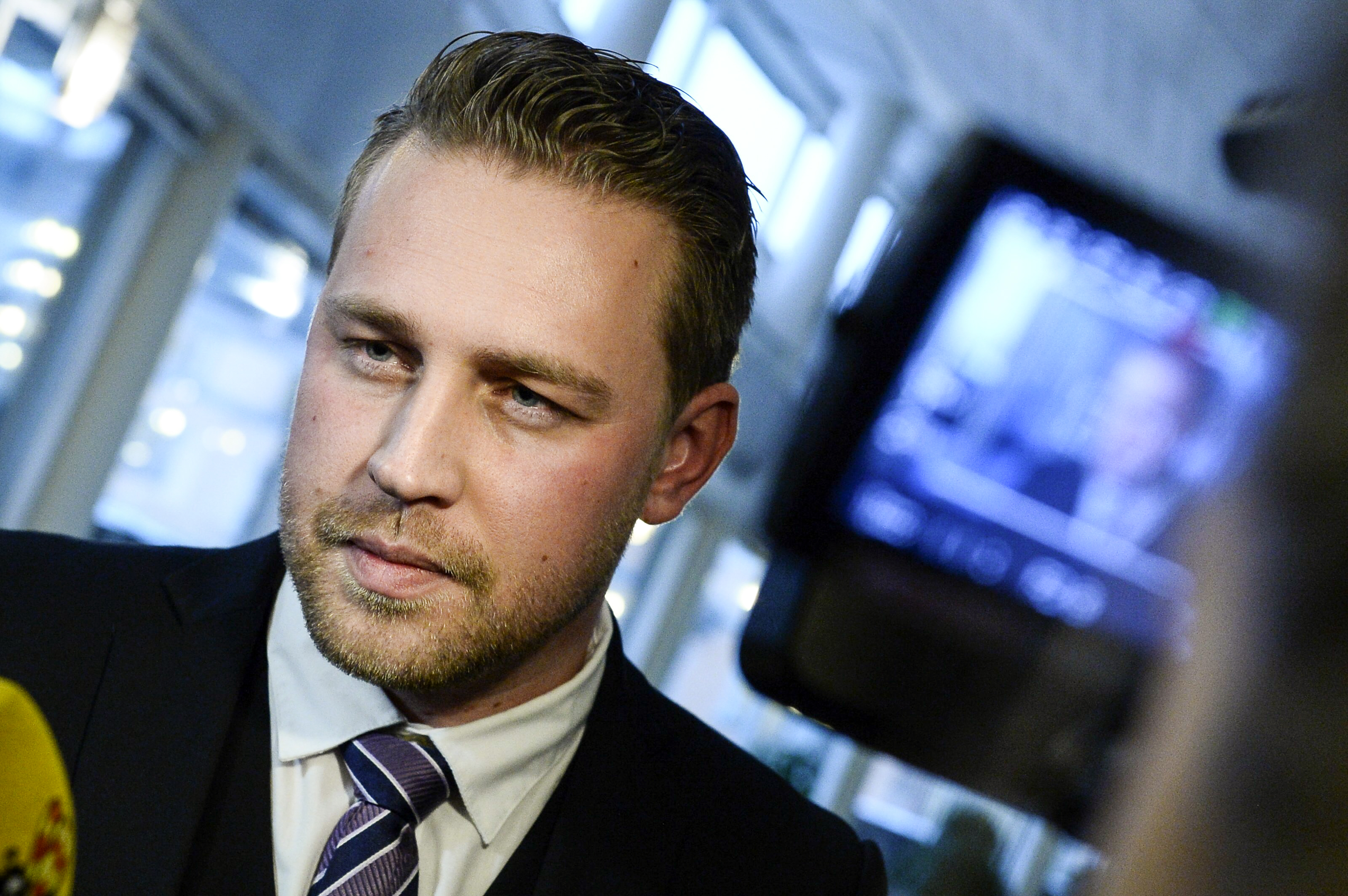 Karlsson vikarierar för den sjukskrivne Jimmie Åkesson.