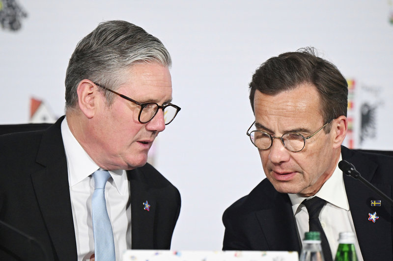 Storbritanniens premiärminister Keir Starmer och statsminister Ulf Kristersson vid EPC-toppmötet i Albanien.
