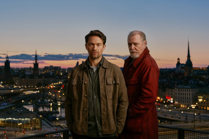 Jakob Oftebro och Peter Andersson som son och far i Netflix nya svenska kriminalserie. Pressbild. 