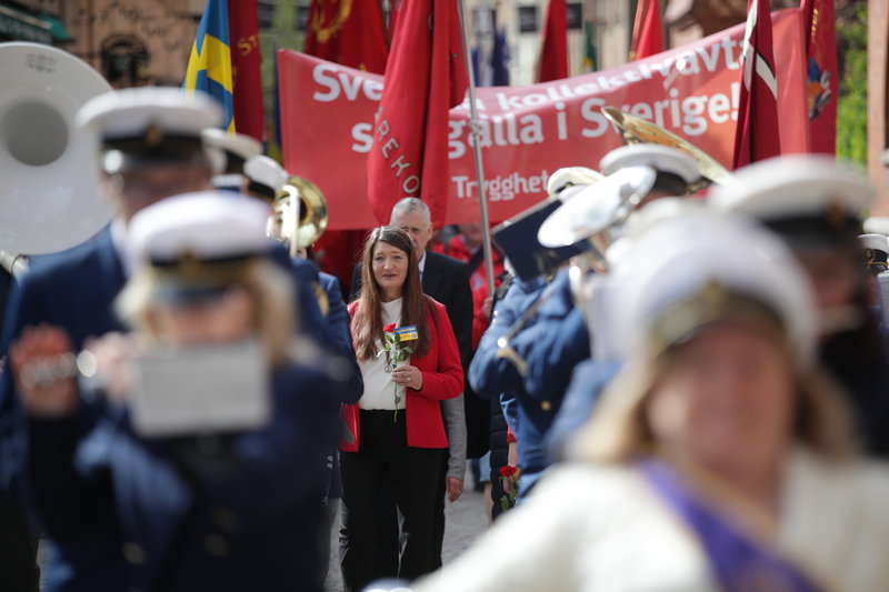 Susanna Gideonsson gick i spetsen av förstamajtåget, precis bakom Jonsereds musikkår.