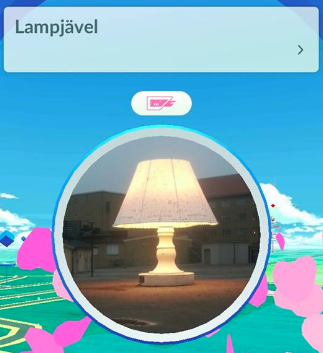 En gigantisk lampjävel. Helt klart rimligt Pokémonstop. En gigantisk lampjävel. Helt klart rimligt Pokémonstop.