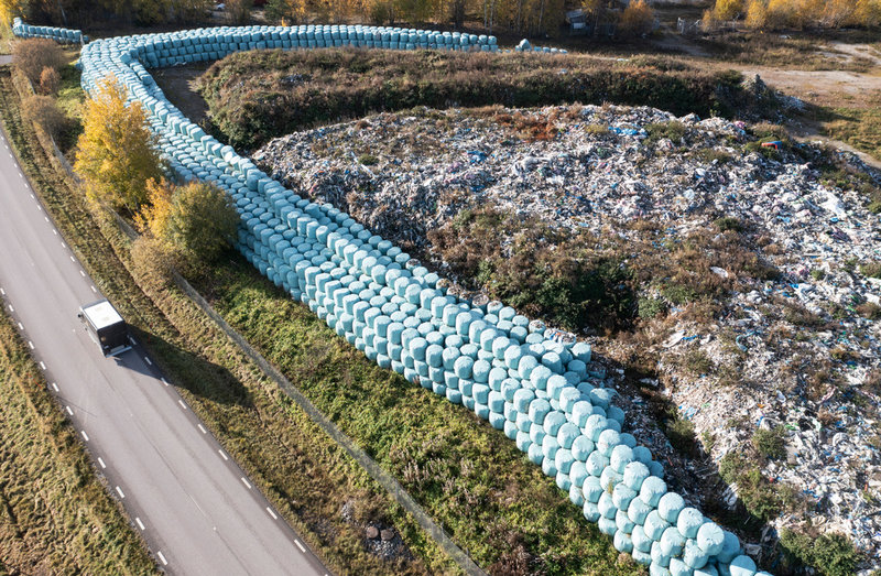 Den så kallade 'Skultunatippen' i Västmanland, en av flera dumpningsplatser som omfattas av åtalet. Runt 39 000 ton osorterade sopor bedöms ha lämnats på tippen.