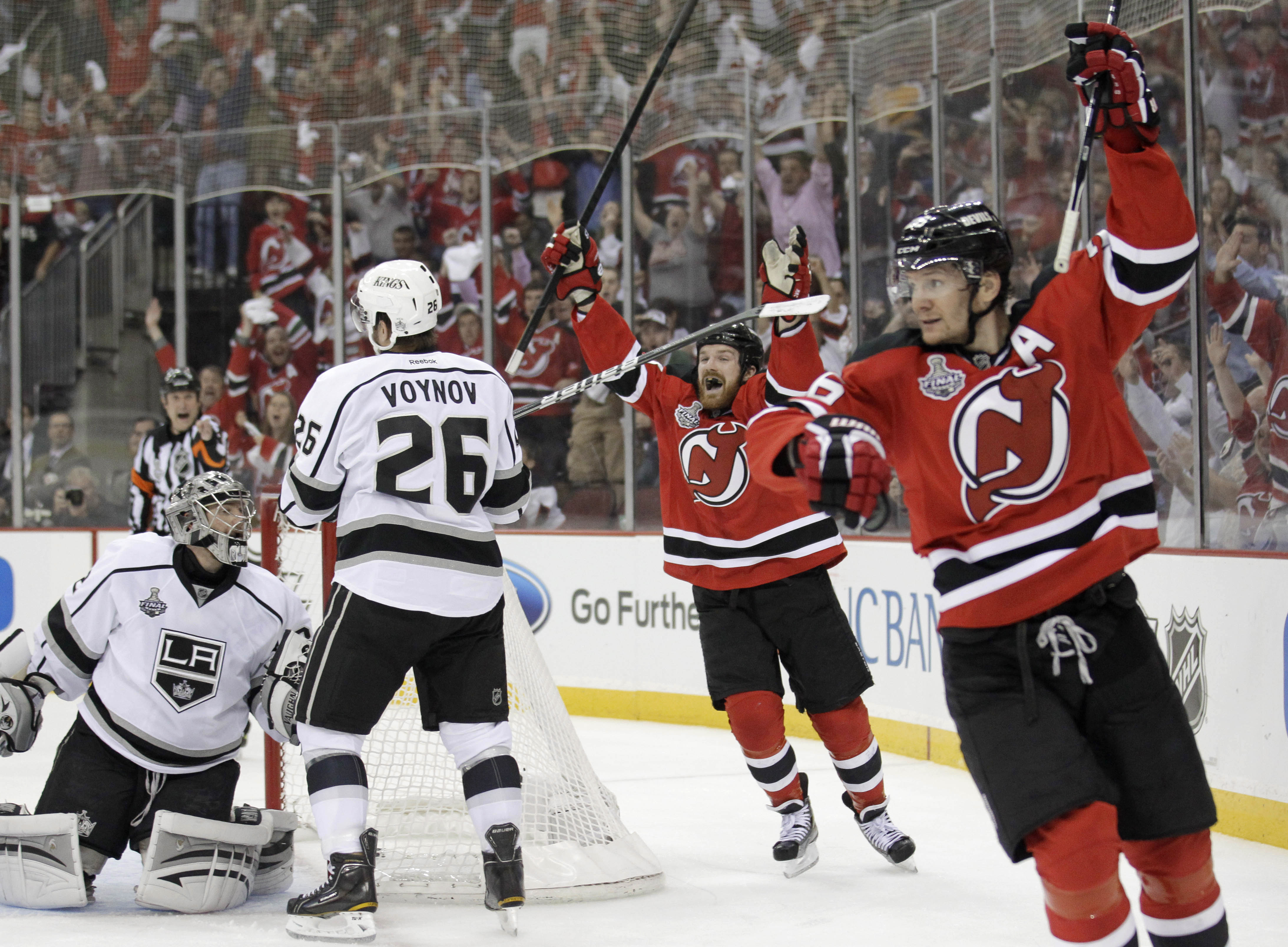 Patrik Elias var framför mål när Devilsbacken Anton Volchenkov kvitterade via LA:s Voynov. Då hade Colin Fraser redan gett bortalaget ledningen på en slumpchans. Patrik Elias var framför mål när Devilsbacken Anton Volchenkov kvitterade via LA:s Voynov. Då hade Colin Fraser redan gett bortalaget ledningen på en slumpchans.