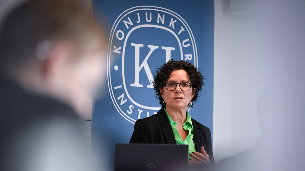 Oro för Tullar Dämpar Svensk Tillväxt: KI Sänker Prognosen