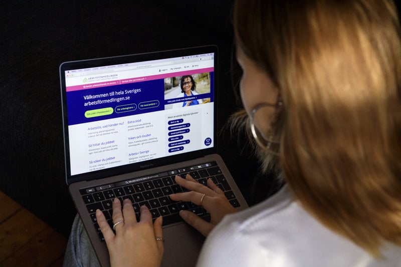 Arbetslösheten sjönk med 0,1 procent i oktober, jämfört med september. Foto: Jessica Gow/TT Arbetslösheten sjönk med 0,1 procent i oktober, jämfört med september. Foto: Jessica Gow/TT