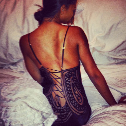 Chanel iman myser bland kuddar. Chanel iman myser bland kuddar.