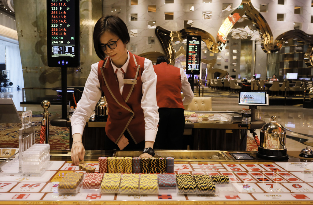 Macaus kasinon ska få hålla öppet trots att restriktionerna skärps för de flesta andra verksamheter. Arkivbild.