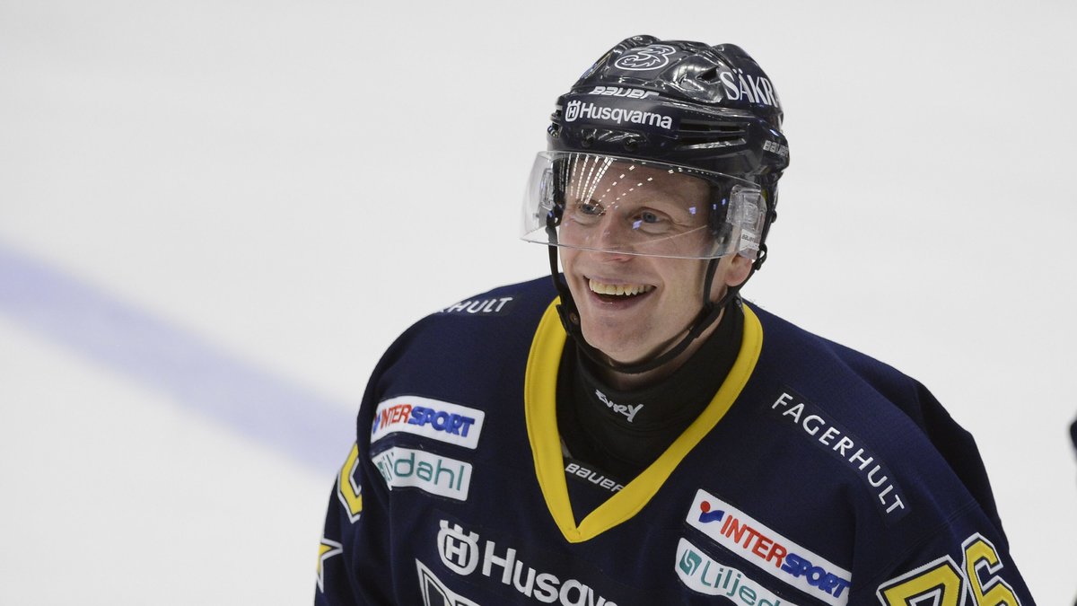 Dubbel glädje för Johan Davidsson i kväll. Hans HV71 vann och Davidsson slog assistrekord.