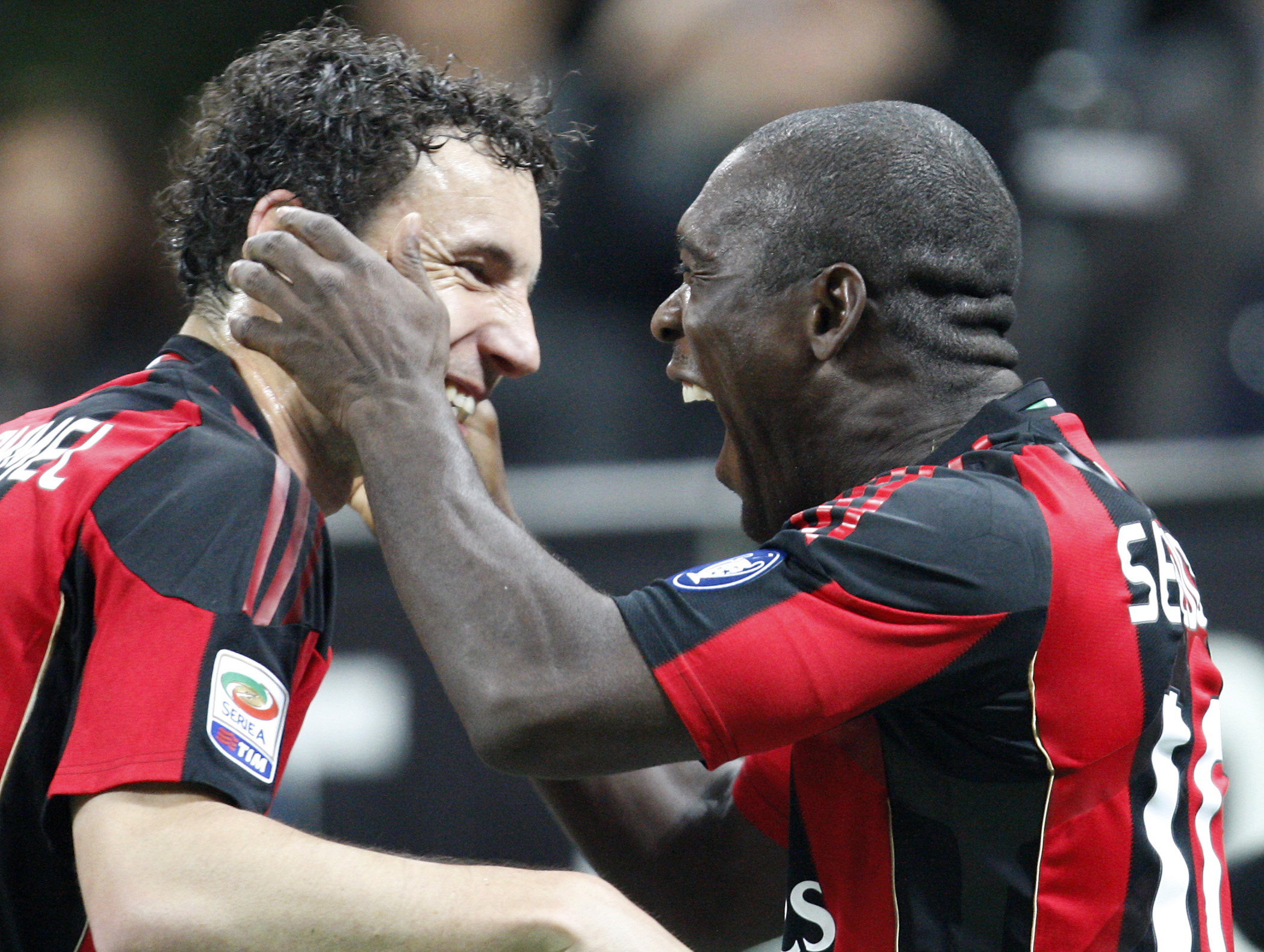 I Milan spelade han med landsmannen Mark van Bommel. I Milan spelade han med landsmannen Mark van Bommel.