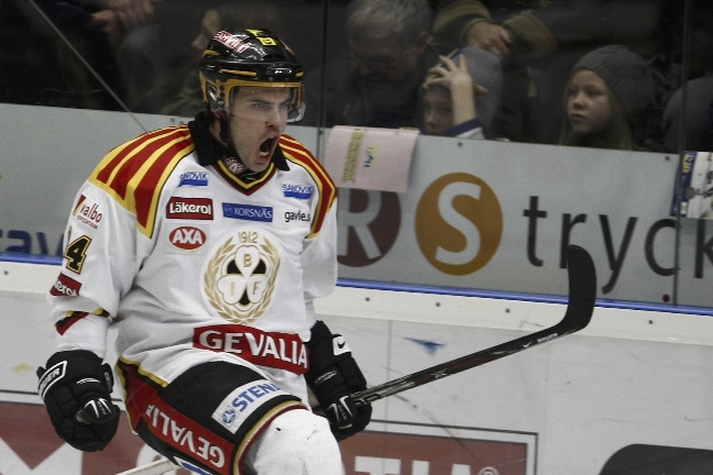 Stephen Dixon kommer under kommande säsong att spela i KHL.