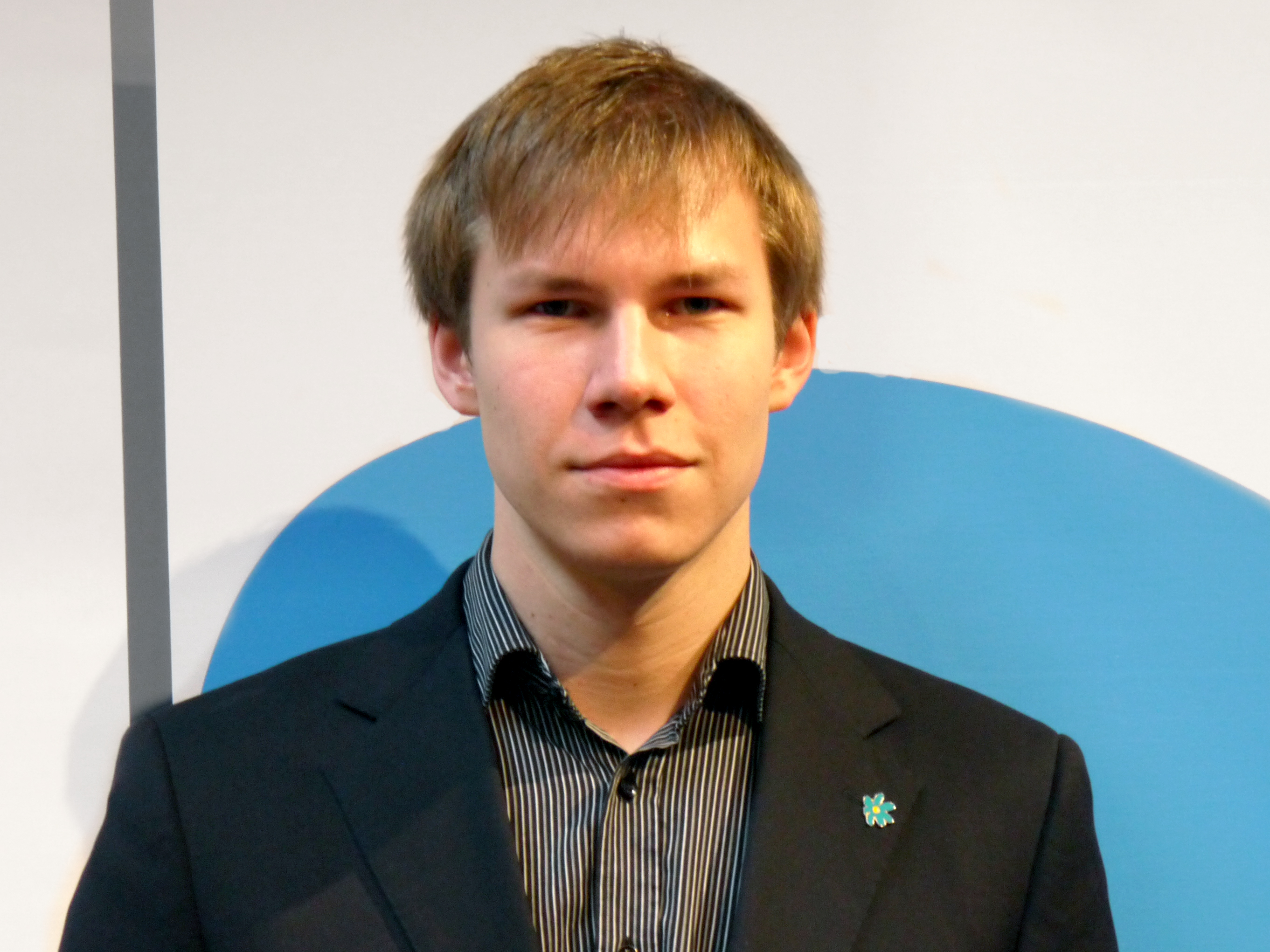 Markus Wiechel ersätter Erik Almqvist om han lämnar riksdagen.