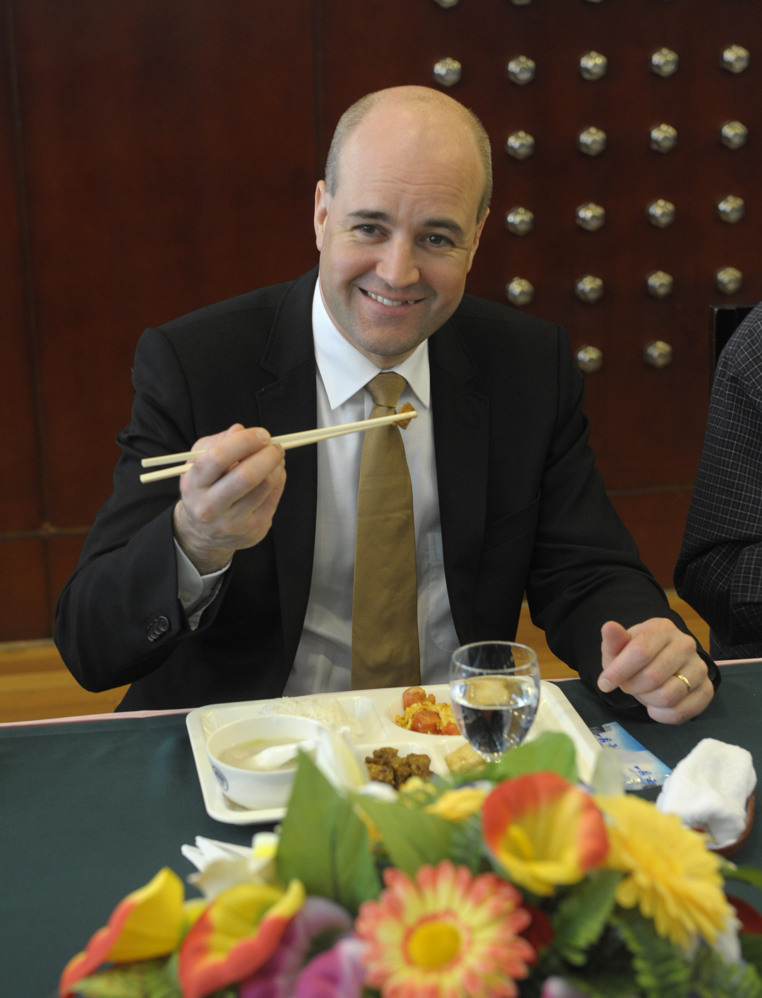 Reinfeldt var starkt emot en bojkott av OS i Kina och menade att det var bättre med öppenhet och dialog.