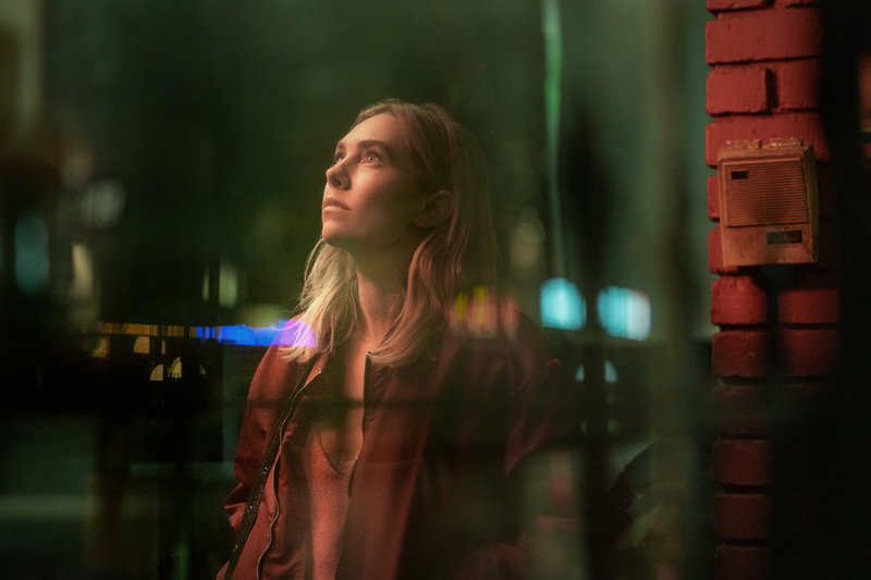 Vanessa Kirby spelar huvudrollen i "Mörkret som faller", en film hon även har producerat.