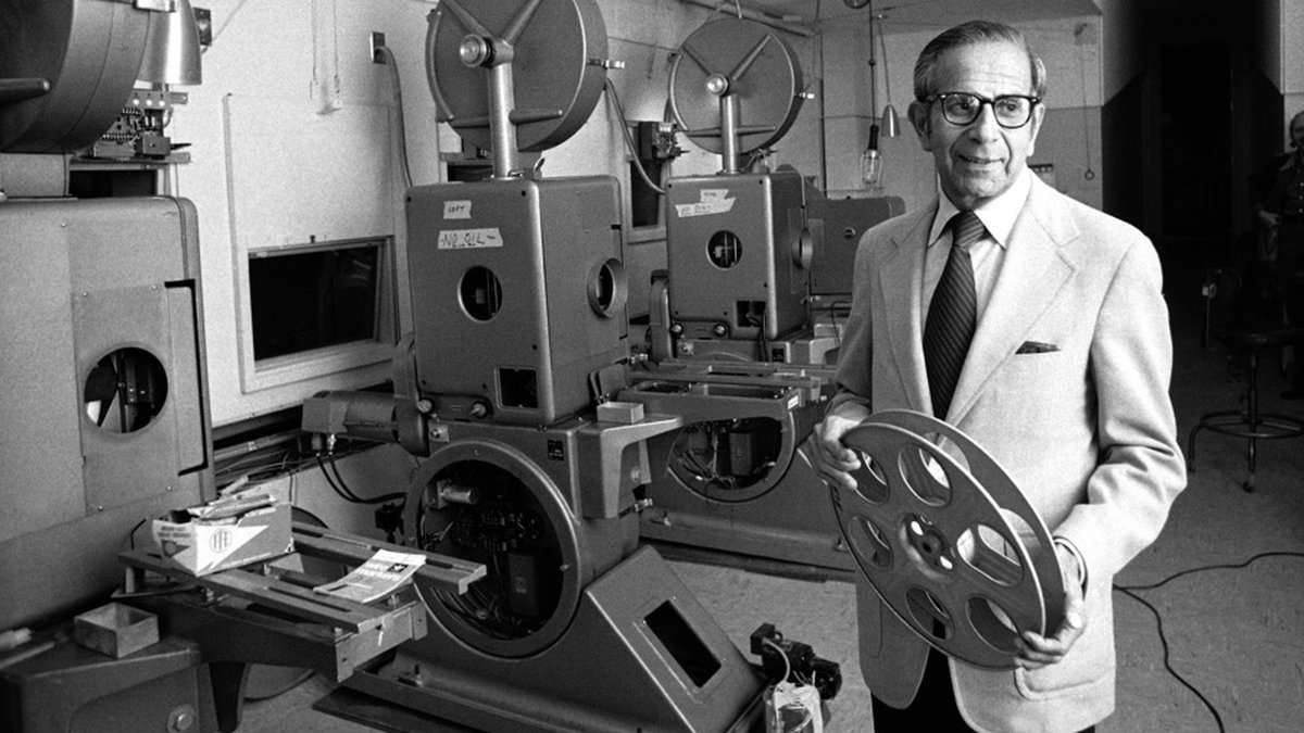 Filmproducenten Walter Mirisch, här på ett foto från 1975. Arkivbild.