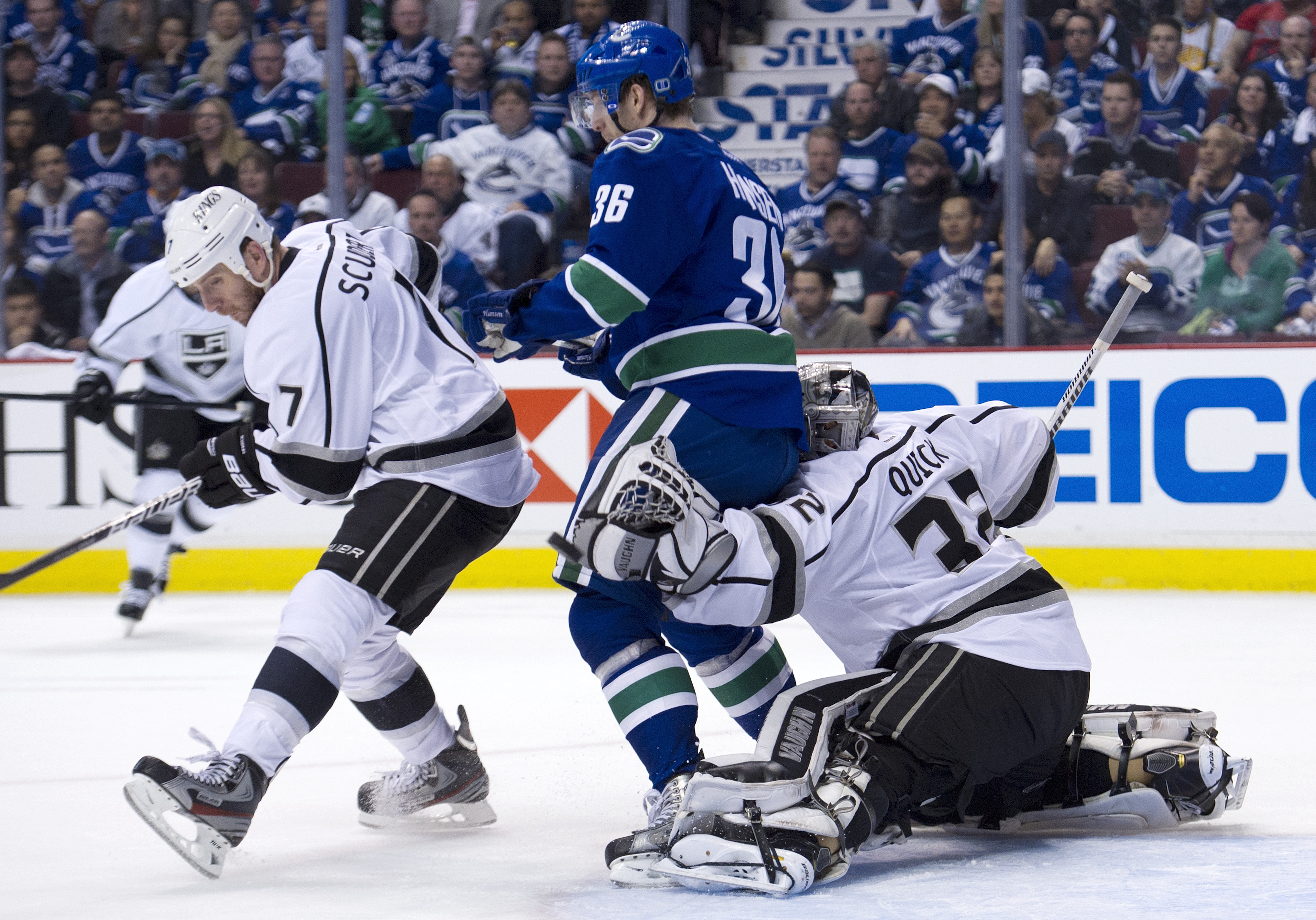 Inte heller danske Jannik Hansen lyckades överlista en storspelande Jonathan Quick i Kings mål. Inte heller danske Jannik Hansen lyckades överlista en storspelande Jonathan Quick i Kings mål.