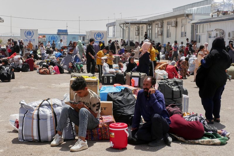 Afghanska flyktingar som tvingats återvända från Iran vid en av FN:s flyktingorgans samlingsplatser nära gränsövergången Islam Qala. BIlden är från slutet av juni.
