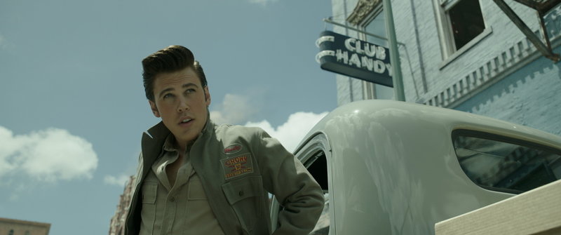 Austin Butler som 'The King' i Baz Luhrmans maxade hyllning av Elvis Presley. Pressbild.