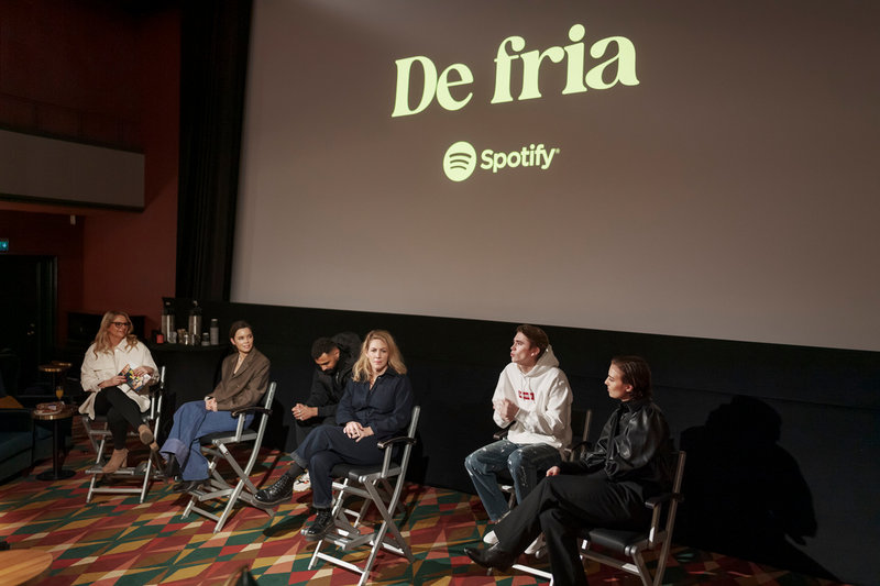 Skådespelarna Hedda Stiernstedt, Alexander Abdallah, Julia Marko Nord, Felix Sandman och Sofia Karemyr medverkar i Spotifys 'De fria'.