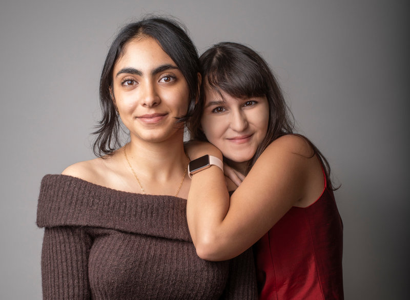 När palestinska Tala Albanna och israeliska Michelle Amzalak träffades för första gången i höstas skedde det i Paris. Pressbild.