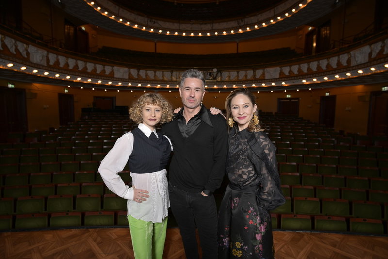 Ellen Lindblad, Peter Jöback och Hanna Lindblad gör huvudrollerna i "Chicago". 