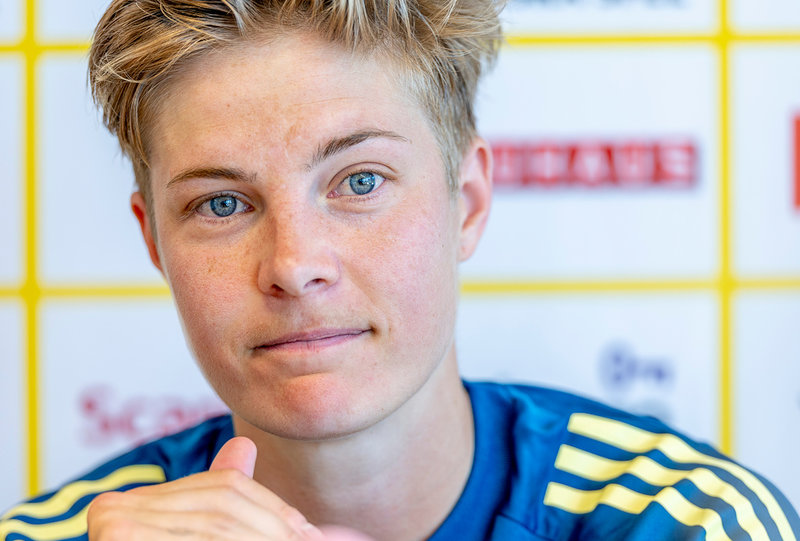 Lina Hurtig under en pressträff på den svenska EM-basen i Cham.