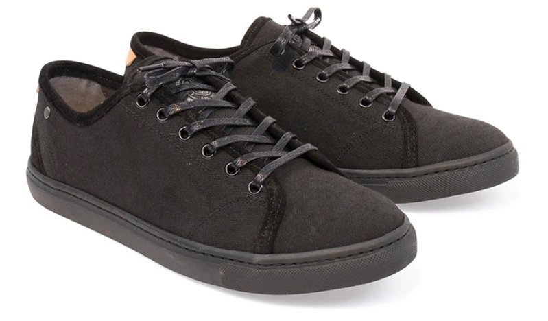 Svarta sneakers i tyg