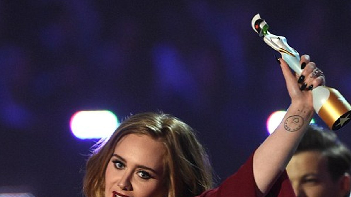 Adele tackade för att hon får "omfamna faktumet att jag är kvinna".